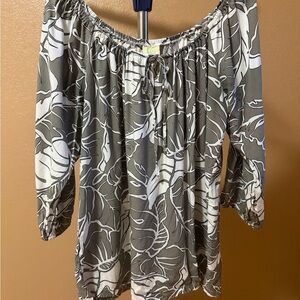 Kalaheo Hawaiian Women’s Off-Shoulder Floral Print Top in Dark Gray & White